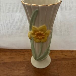 Lenox decorated daffodil vase